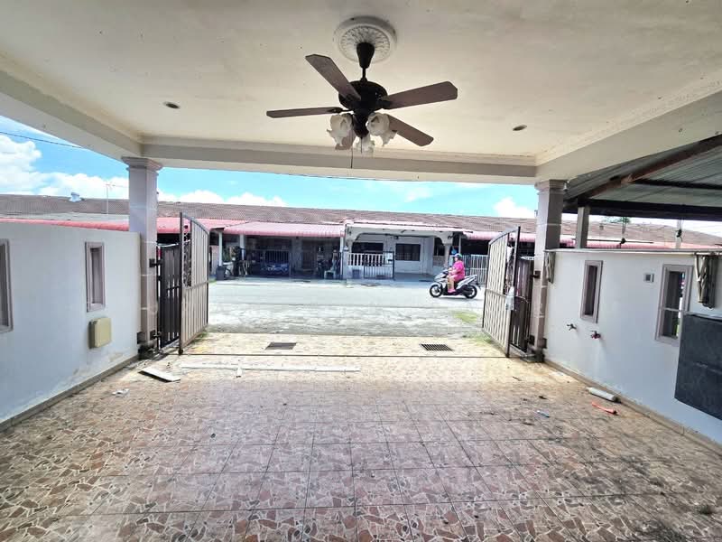 Rumah Teres 1 Tingkat untuk Dijual di Taman Seri Indah (Sungai Besar) - Fauzan bin Sahrom - PropertyGuru.com.my