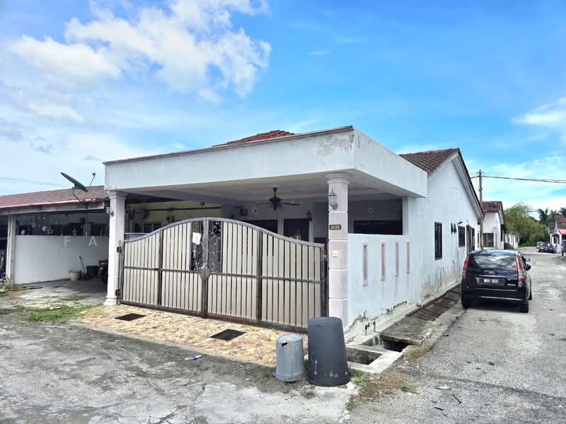 Rumah Teres 1 Tingkat untuk Dijual di Taman Seri Indah (Sungai Besar) - Fauzan bin Sahrom - PropertyGuru.com.my