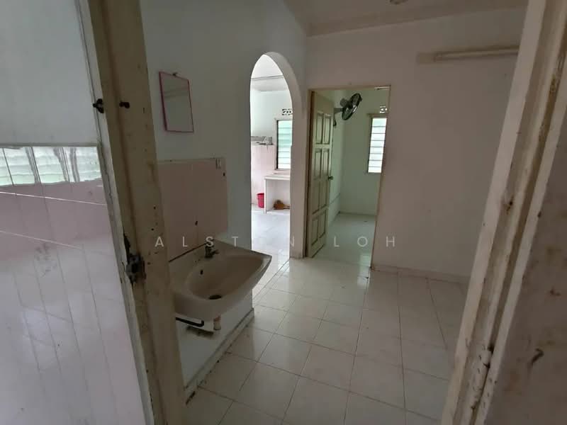 Rumah Berkembar untuk Dijual di Taman Sungai Ara (Sungai Ara) - Alston Loh - Bathroom - PropertyGuru.com.my