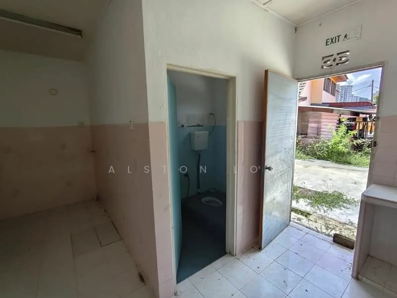 Rumah Berkembar untuk Dijual di Taman Sungai Ara (Sungai Ara) - Alston Loh - Bathroom - PropertyGuru.com.my
