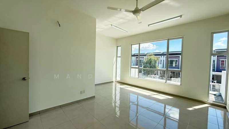 Rumah Teres 2 Tingkat untuk Disewa di Bandar Tasik Puteri (Rawang) - Mandy Cheow - Living Room - PropertyGuru.com.my