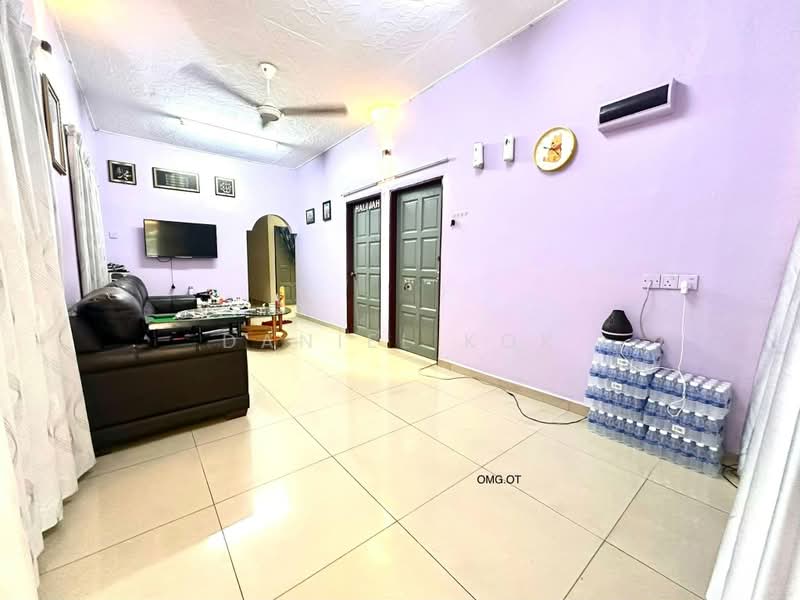 1-storey Terraced House for Sale in Pandamaran (Klang) - Daniel Kok - Living Room - PropertyGuru.com.my