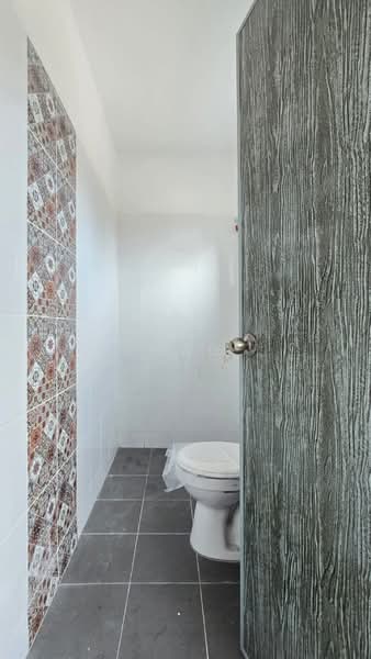 Rumah Berkembar untuk Dijual di Taman Haji Ahmad Jamil (Tasek Gelugor) - Aswad . - Bathroom - PropertyGuru.com.my