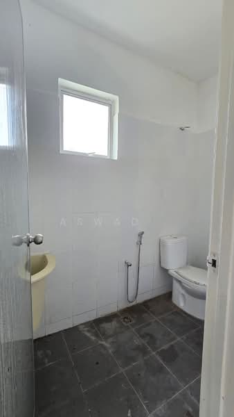 Rumah Berkembar untuk Dijual di Taman Haji Ahmad Jamil (Tasek Gelugor) - Aswad . - Bathroom - PropertyGuru.com.my