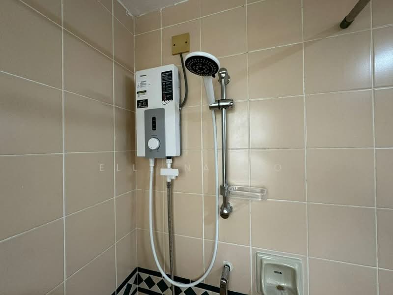 Condominium for Sale at The Straits View Condominium - Elleyna Soo - Bathroom - PropertyGuru.com.my