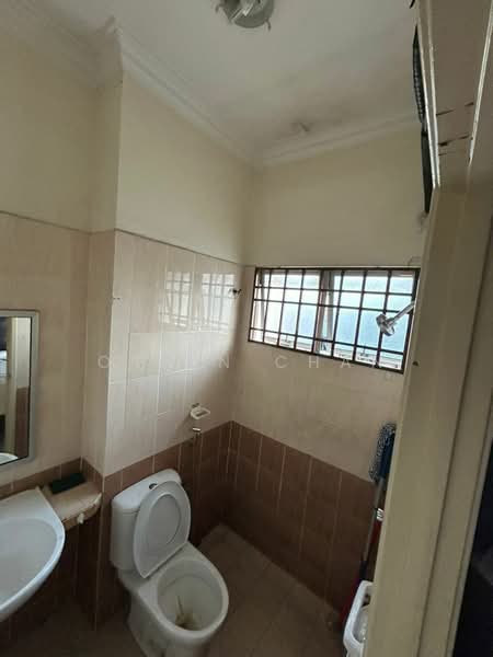 Rumah Teres untuk Disewa di Taman Pinggiran Usj (Subang Jaya) - Orion Chan - Bathroom - PropertyGuru.com.my