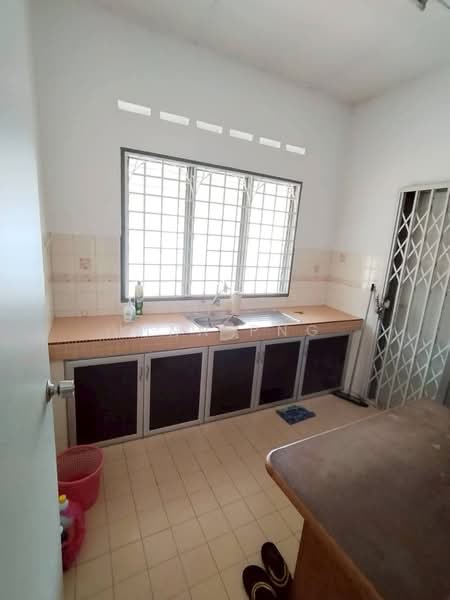 Rumah Teres 1 Tingkat untuk Disewa di Taman Suria (Johor Bahru) - Kinn Png - Kitchen - PropertyGuru.com.my