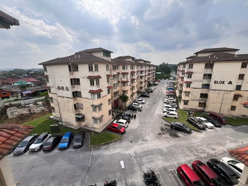 Rumah Flat untuk Dijual di Pangsapuri Seri Cempaka (Serendah) - SK Luk - Exterior - PropertyGuru.com.my
