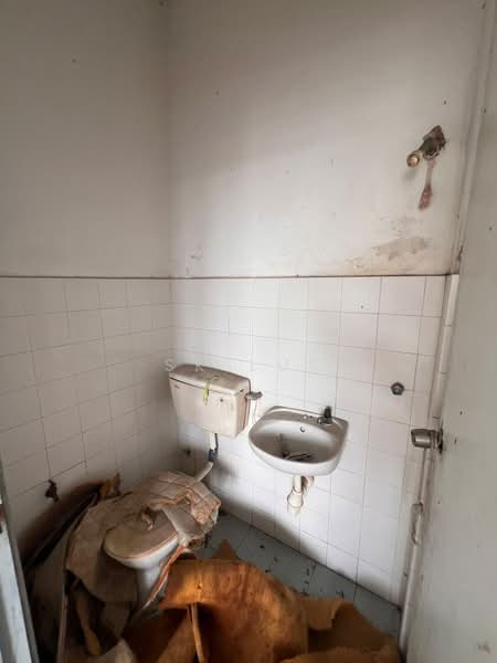 Rumah Flat untuk Dijual di Pangsapuri Seri Cempaka (Serendah) - SK Luk - Bathroom - PropertyGuru.com.my