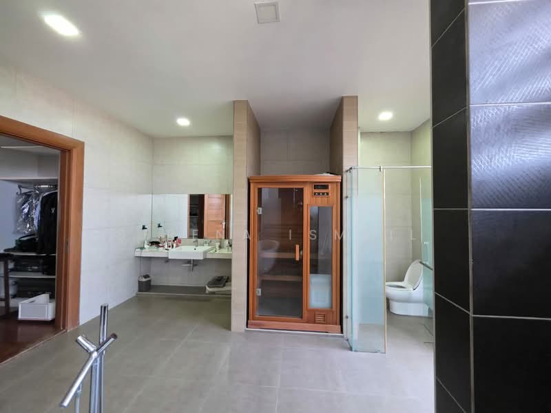 Bungalow for Sale in Saujana Impian (Kajang) - Serena Ismail - Master Bath /Steam Room - PropertyGuru.com.my