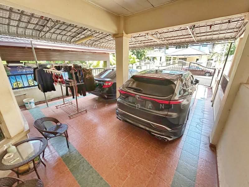 Rumah Teres 2 Tingkat untuk Dijual di Cahaya Heights (Shah Alam) - Ashraff Daniel - Car Park - PropertyGuru.com.my