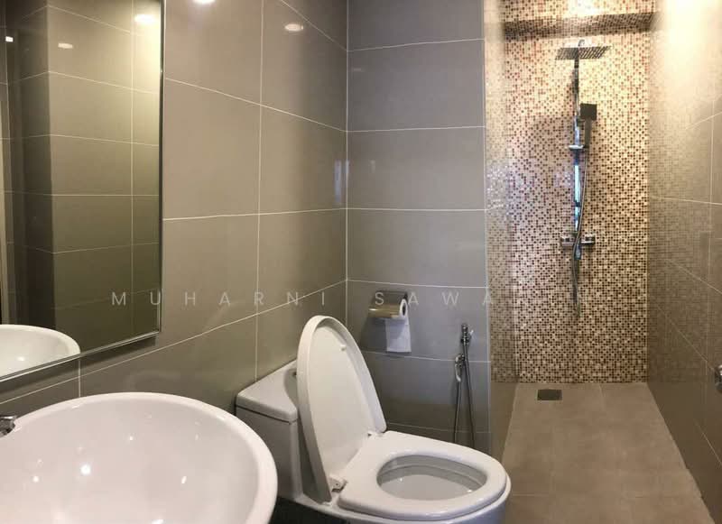 Service Residence for Sale at D'Latour - muharni sawarin - Bathroom - PropertyGuru.com.my