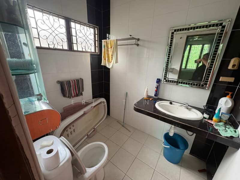 Bungalow for Sale in Pekan Batu 9 (Cheras) - Eric Tang - Bathroom - PropertyGuru.com.my