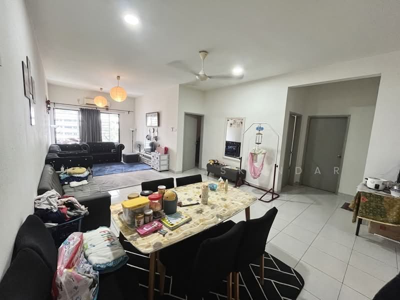 Kondominium untuk Dijual di Ivory Residence - Shaziery Iskandar - Living Room - PropertyGuru.com.my