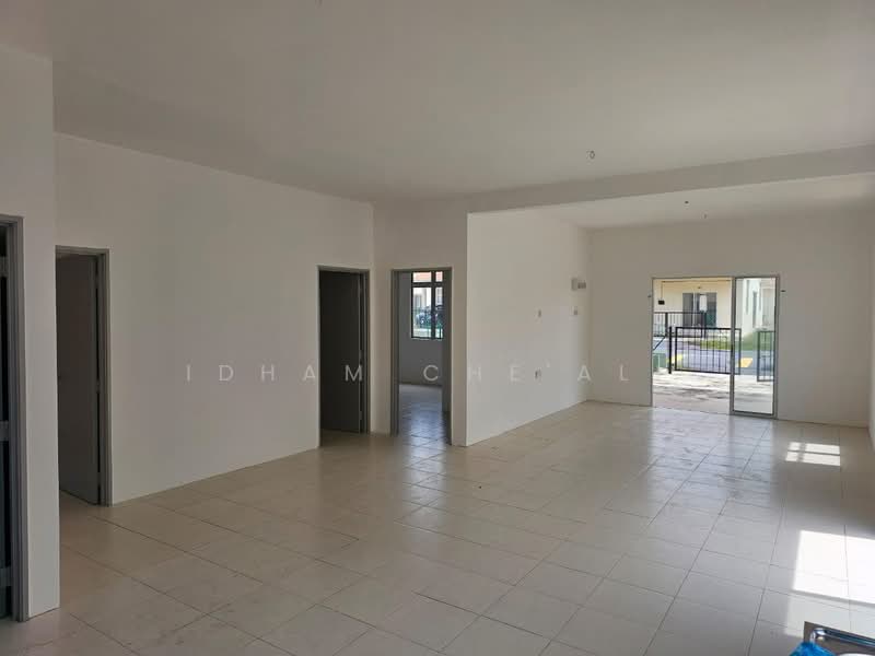 Rumah Berkembar untuk Dijual di Taman Seri Damai Perdana (Kuantan) - Idham Che'Ali - Living Room - PropertyGuru.com.my