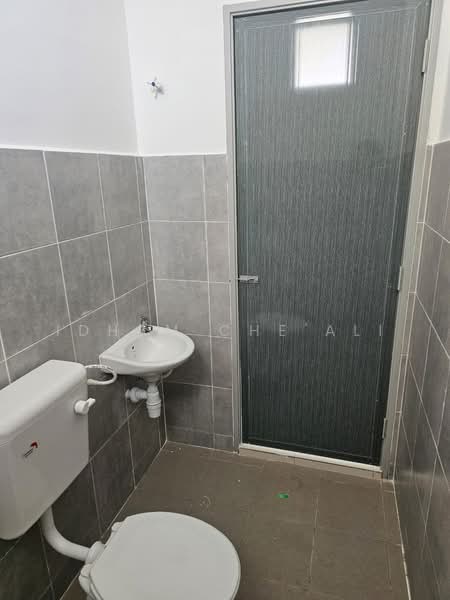 Rumah Berkembar untuk Dijual di Taman Seri Damai Perdana (Kuantan) - Idham Che'Ali - Bathroom - PropertyGuru.com.my