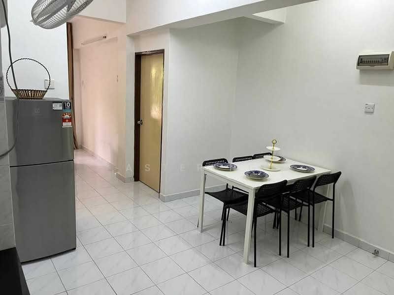 Pangsapuri untuk Disewa di Halaman Teratai - Aster Ng - Dining Room - PropertyGuru.com.my