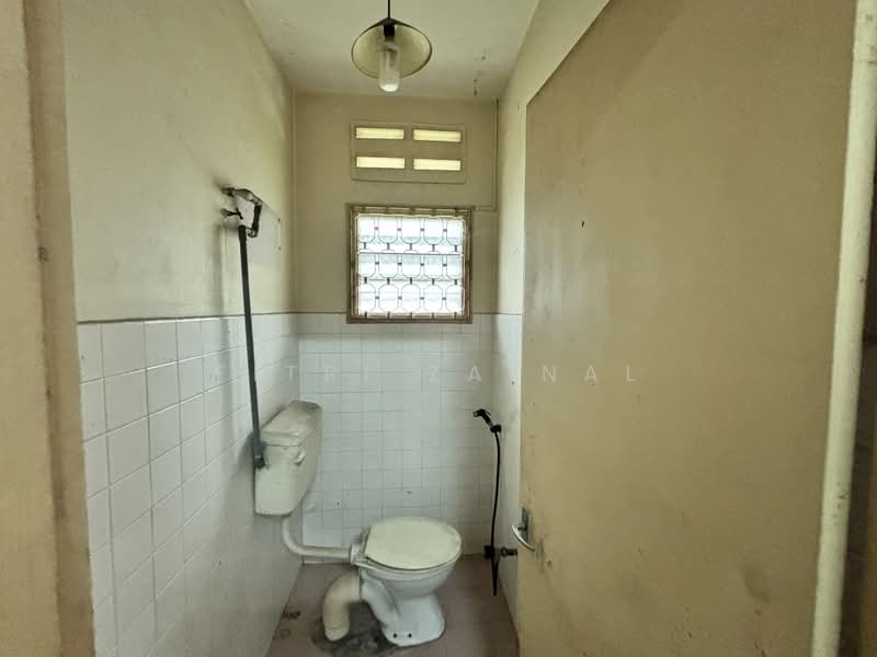 Bungalow for Sale in Kuala Lumpur (Kuala Lumpur) - Fitri Zainal - Bathroom - PropertyGuru.com.my