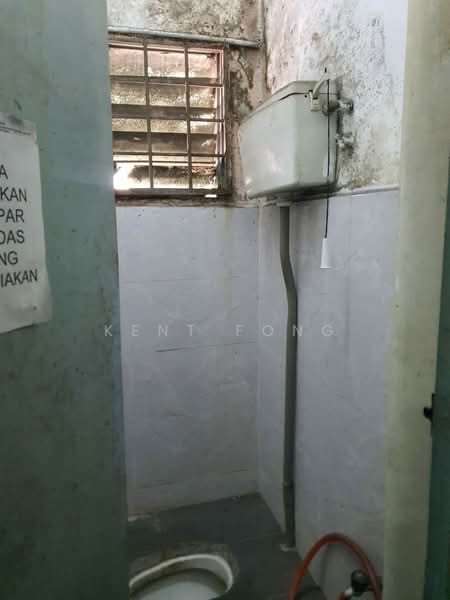 Kedai untuk Disewa di Bandar Teknologi Kajang (Kajang) - Kent Fong - Bathroom - PropertyGuru.com.my
