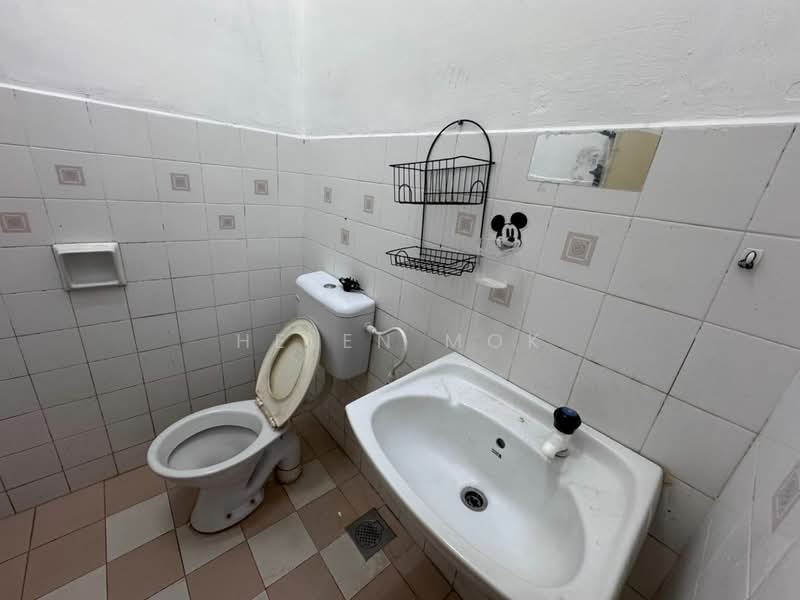 Shop for Sale in Johor Bahru (Johor) - Helen Mok - Bathroom - PropertyGuru.com.my