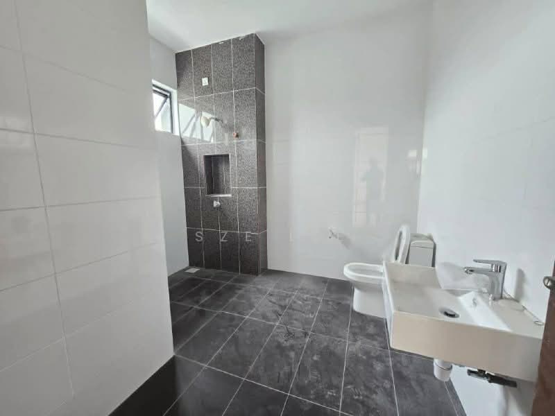 Semi-Detached House for Sale in Senai (Johor) - Sze Lee - Bathroom - PropertyGuru.com.my
