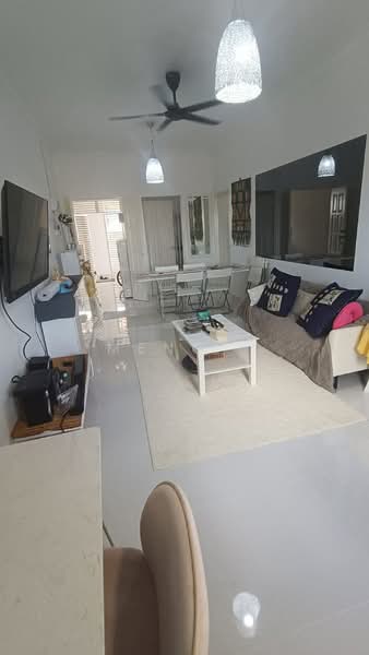 Pangsapuri untuk Disewa di Menara Kuda Lari - Meng . - Living Room - PropertyGuru.com.my