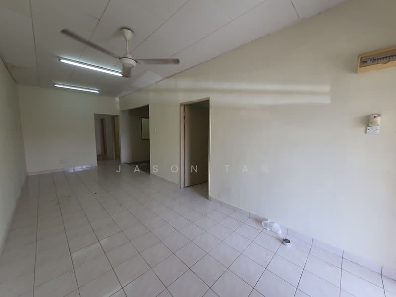 Rumah Teres 1 Tingkat untuk Dijual di Taman Puncak Jalil (Seri Kembangan) - Jason Tan - Living Room - PropertyGuru.com.my