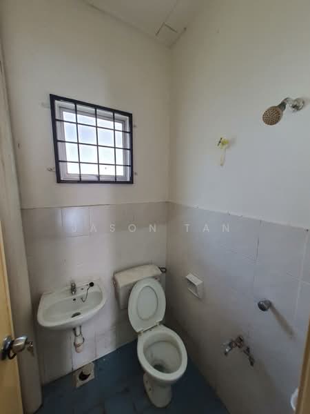 Rumah Teres 1 Tingkat untuk Dijual di Taman Puncak Jalil (Seri Kembangan) - Jason Tan - Bathroom - PropertyGuru.com.my