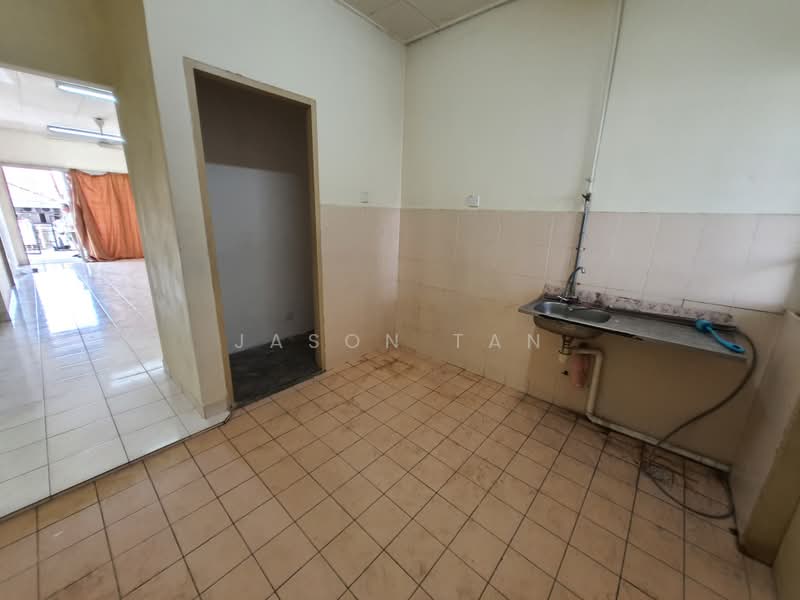 Rumah Teres 1 Tingkat untuk Dijual di Taman Puncak Jalil (Seri Kembangan) - Jason Tan - Kitchen - PropertyGuru.com.my