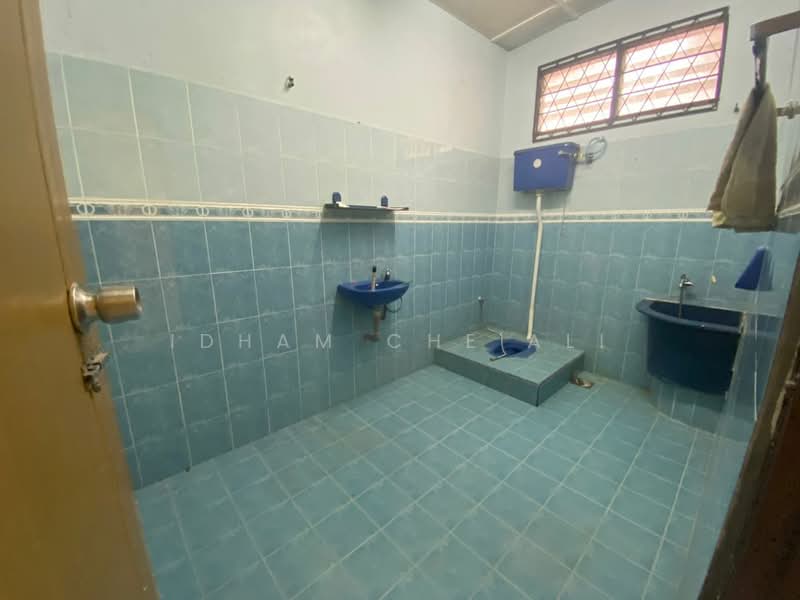 Bungalow for Sale in Taman Guru (Kuantan) - Idham Che'Ali - Bathroom - PropertyGuru.com.my