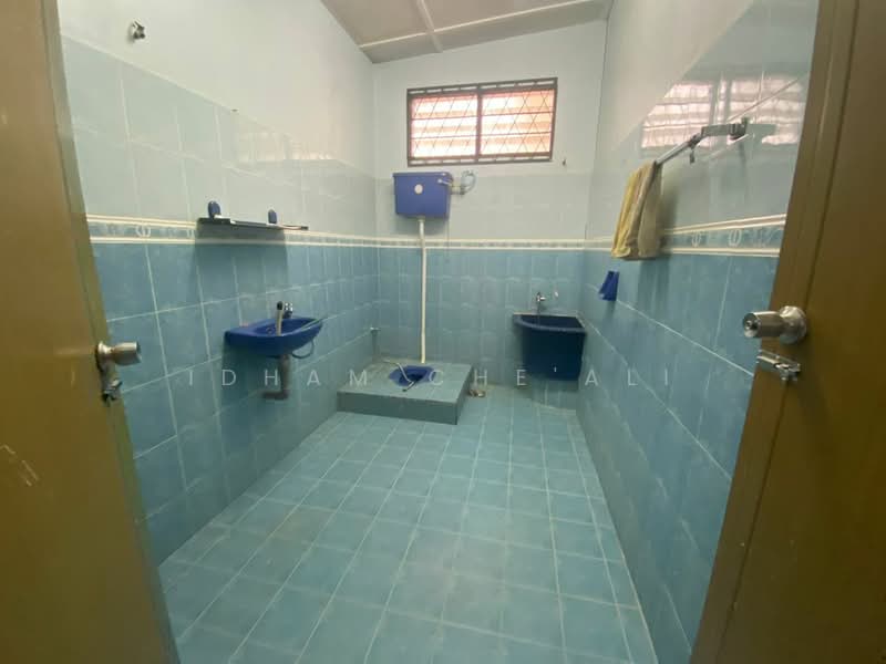Bungalow for Sale in Taman Guru (Kuantan) - Idham Che'Ali - Bathroom - PropertyGuru.com.my