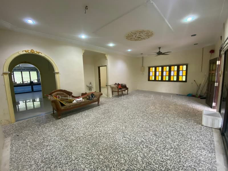 Bungalow for Sale in Taman Guru (Kuantan) - Idham Che'Ali - Living Room - PropertyGuru.com.my