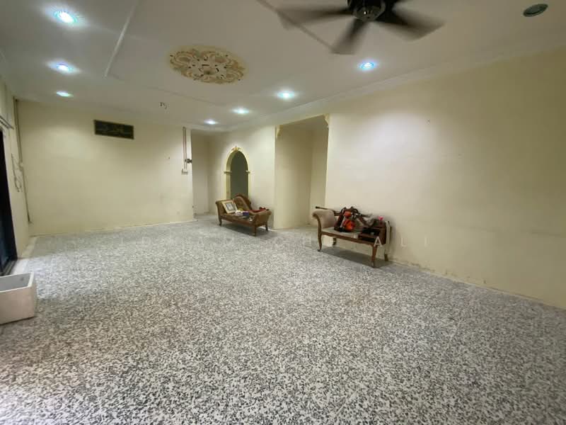 Bungalow for Sale in Taman Guru (Kuantan) - Idham Che'Ali - Living Room - PropertyGuru.com.my