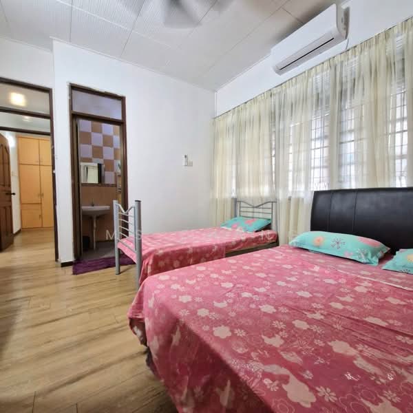 Rumah Berkembar untuk Dijual di Pantai Jerejak (Bayan Lepas) - Ms Chang - PropertyGuru.com.my