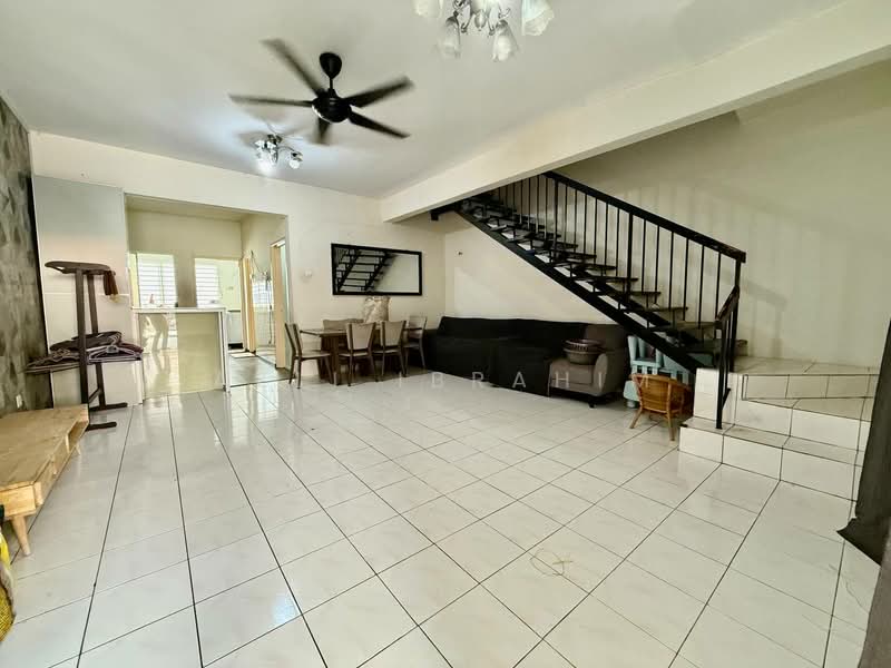 Rumah Teres 2 Tingkat untuk Dijual di Kota Perdana (Seri Kembangan) - Azli Ibrahim - Living Room - PropertyGuru.com.my