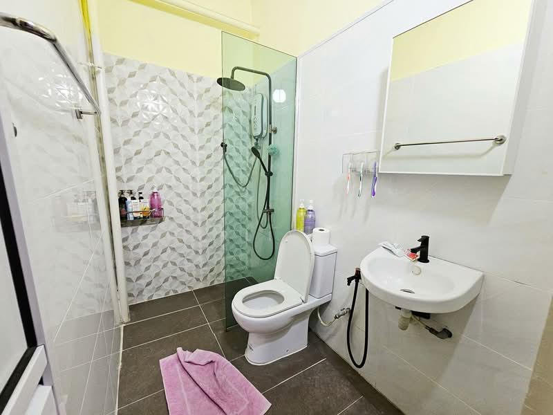 Terraced House for Sale in Taman Bayu Perdana (Klang) - Charlie Gan - Bathroom - PropertyGuru.com.my