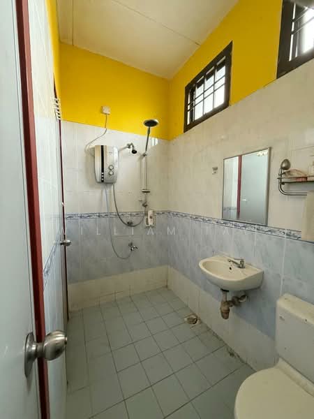 2-storey Terraced House for Sale in Taman Mutiara Rini (Skudai) - William Tay - Bathroom - PropertyGuru.com.my
