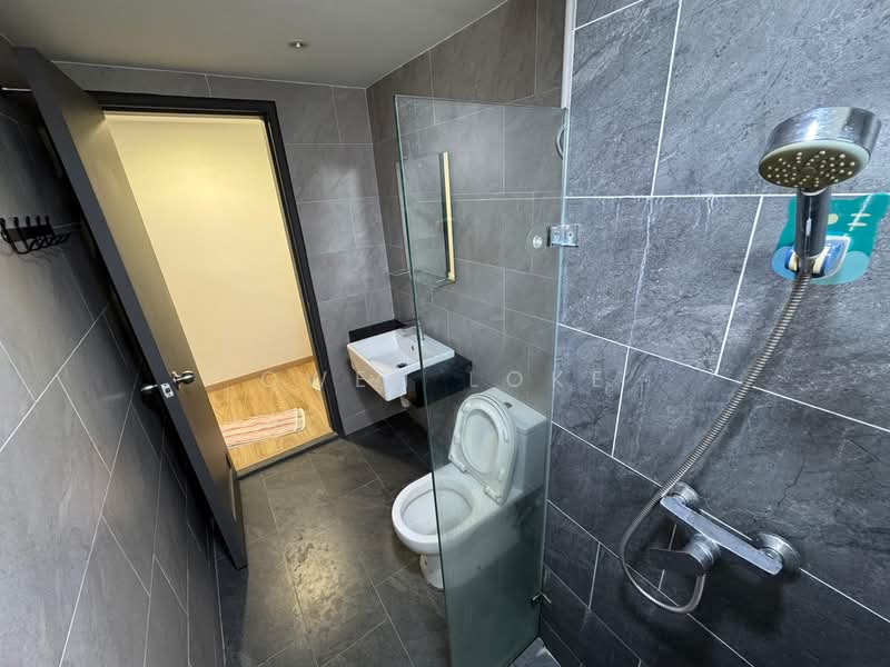 Servis Apartment untuk Disewa di Emporis - Owen Loke - Bathroom - PropertyGuru.com.my