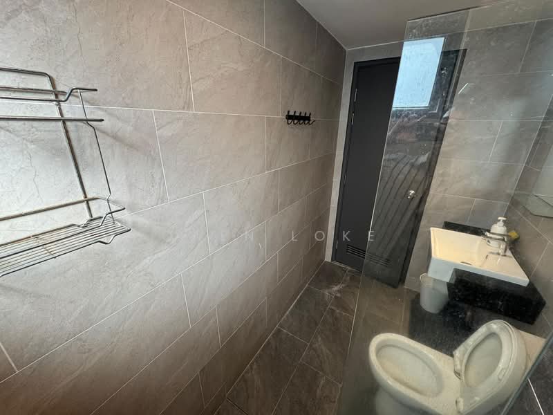 Servis Apartment untuk Disewa di Emporis - Owen Loke - Bathroom - PropertyGuru.com.my