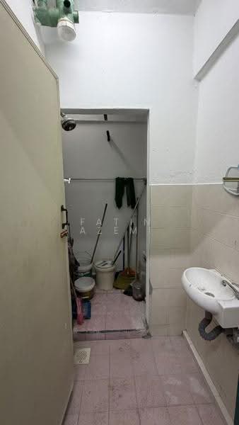 Flat for Sale at Desa Mentari Flat (Block 2) - Fatin Azemi - Bathroom - PropertyGuru.com.my