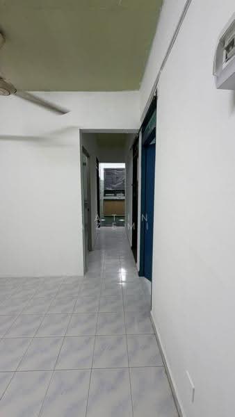 Flat for Sale at Desa Mentari Flat (Block 2) - Fatin Azemi - Corridor - PropertyGuru.com.my