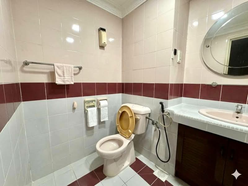 Kondominium untuk Dijual di Sri Alam Condominium - Adaw Zain - Bathroom - PropertyGuru.com.my