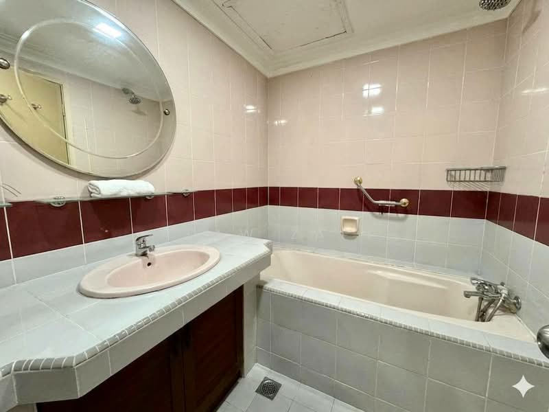 Kondominium untuk Dijual di Sri Alam Condominium - Adaw Zain - Bathroom - PropertyGuru.com.my