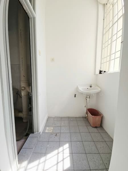Pangsapuri untuk Disewa di Kingfisher Series - Eugene Tung - Bathroom - PropertyGuru.com.my