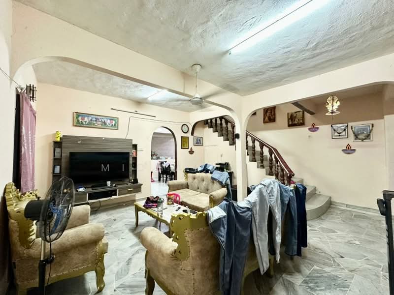 Rumah Teres 2 Tingkat untuk Dijual di PJS 3, Taman Medan Baru (Petaling Jaya) - Michael Lee - Living Room - PropertyGuru.com.my