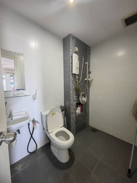 Servis Apartment untuk Disewa di KBCC (KB City Centre) - Yong Chiu Wee - Bathroom - PropertyGuru.com.my