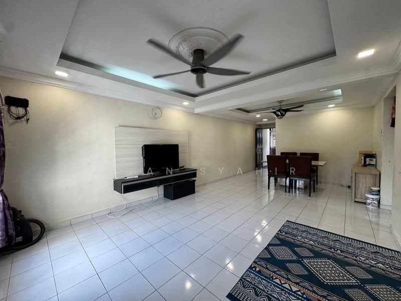 Pangsapuri untuk Dijual di Pangsapuri Mawar Sari - Affan Syahir - Living Room - PropertyGuru.com.my