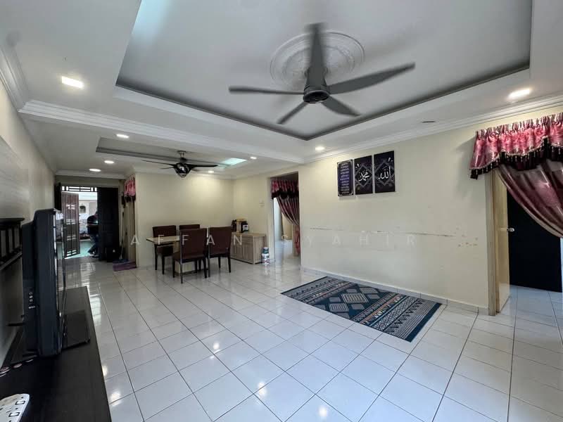 Pangsapuri untuk Dijual di Pangsapuri Mawar Sari - Affan Syahir - Living Room - PropertyGuru.com.my