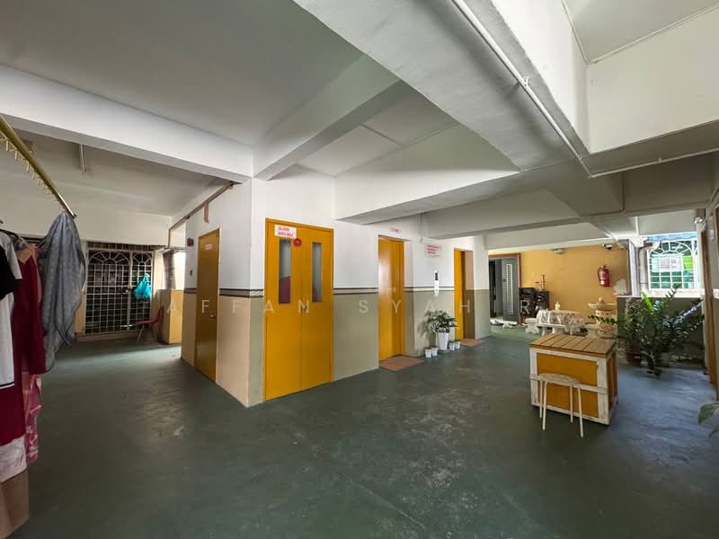 Pangsapuri untuk Dijual di Pangsapuri Mawar Sari - Affan Syahir - Corridor - PropertyGuru.com.my