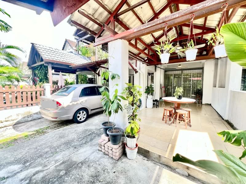 2-storey Terraced House for Sale in Petaling Jaya (Selangor) - Syukor Hartanah - Exterior - PropertyGuru.com.my